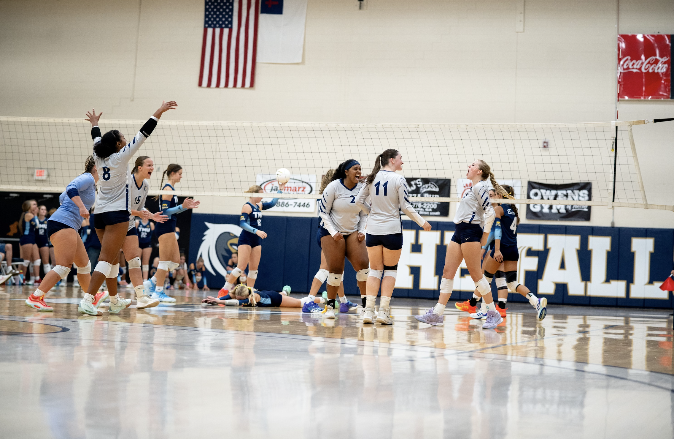Women's Volleyball Splits Over the Weekend, Prepares to Host Regional Tournament in November